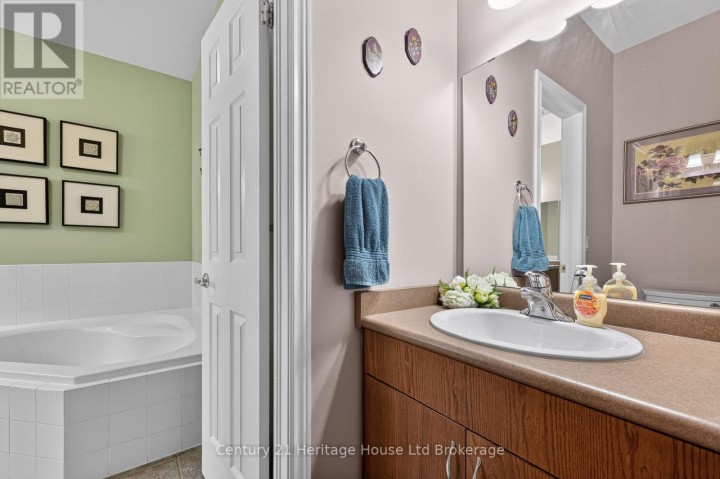 Photo 21 at 13 - 450 Lakeview Drive, Woodstock - North, Woodstock
