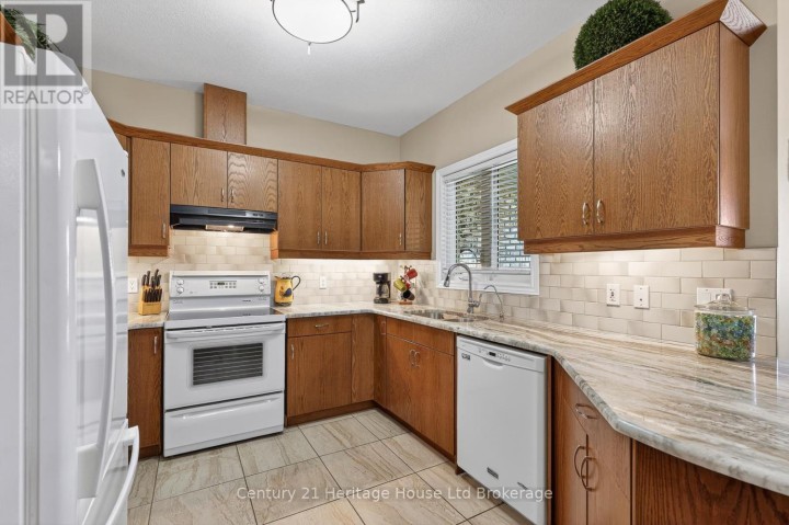 Photo 7 at 13 - 450 Lakeview Drive, Woodstock - North, Woodstock