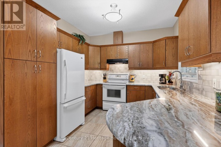 Photo 8 at 13 - 450 Lakeview Drive, Woodstock - North, Woodstock