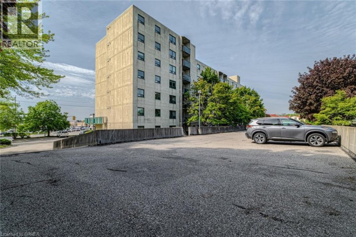 Photo 3 at 301 - 421 Fairview Drive, Brier Park, Brantford