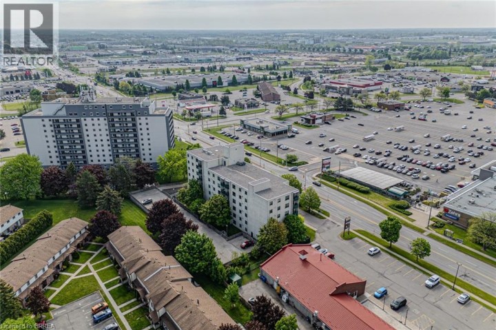 Photo 5 at 301 - 421 Fairview Drive, Brier Park, Brantford