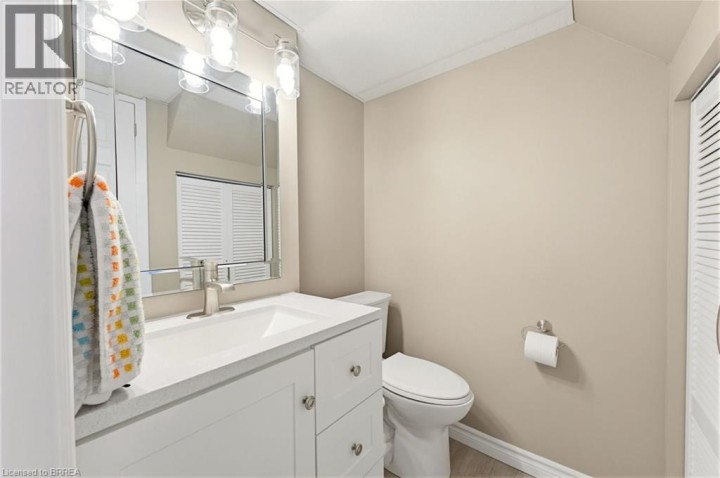 Photo 11 at 6 - 26 Coachwood Road, Brier Park, Brantford