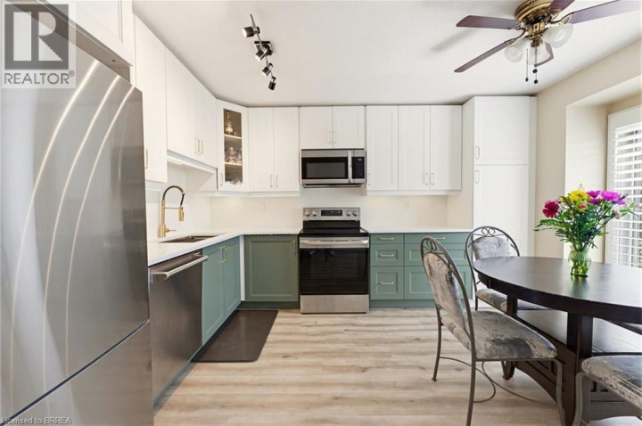 Photo 5 at 6 - 26 Coachwood Road, Brier Park, Brantford
