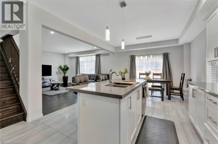 Photo 10 at 16 Cumberland Street, Echo Place, Brantford