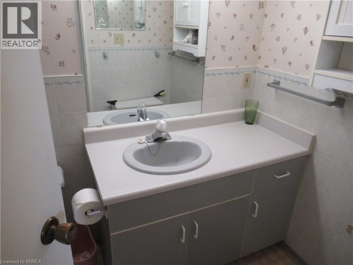 Photo 9 at 401 - 421 Fairview Drive, Brier Park, Brantford