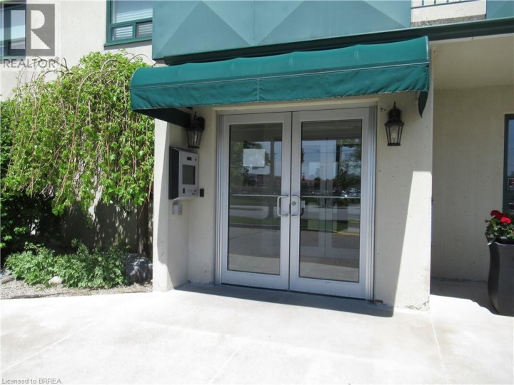 Photo 2 at 401 - 421 Fairview Drive, Brier Park, Brantford