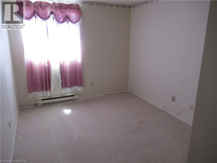 Photo 8 at 401 - 421 Fairview Drive, Brier Park, Brantford