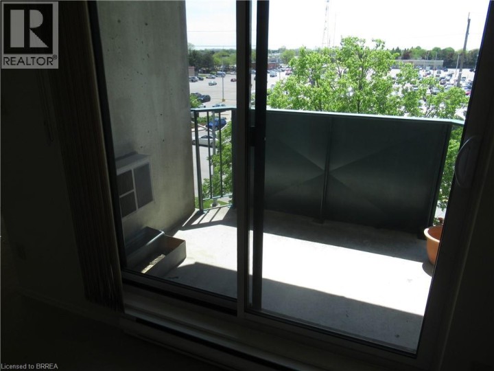 Photo 13 at 401 - 421 Fairview Drive, Brier Park, Brantford