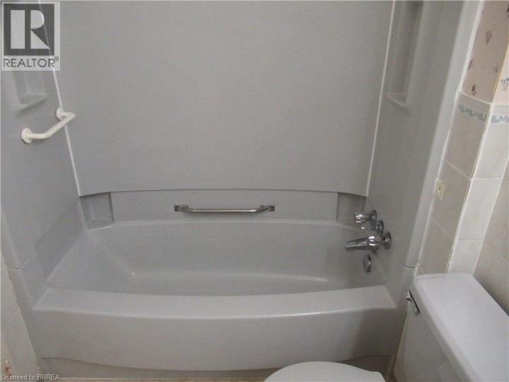 Photo 10 at 401 - 421 Fairview Drive, Brier Park, Brantford