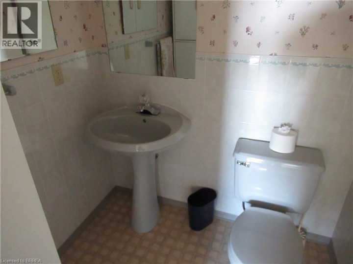 Photo 7 at 401 - 421 Fairview Drive, Brier Park, Brantford