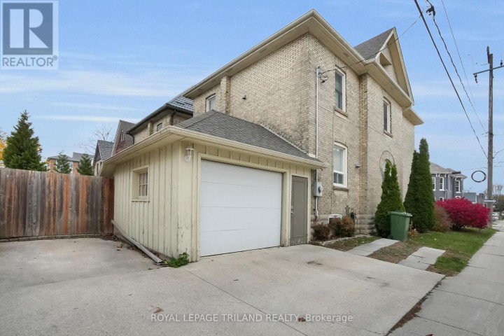 Photo 3 at 40 Metcalfe Street, St. Thomas