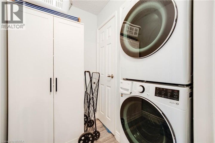 Photo 13 at 401 - 9 Bonheur Court, Lynden Hills, Brantford