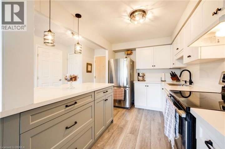 Photo 4 at 401 - 9 Bonheur Court, Lynden Hills, Brantford