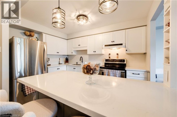 Photo 5 at 401 - 9 Bonheur Court, Lynden Hills, Brantford