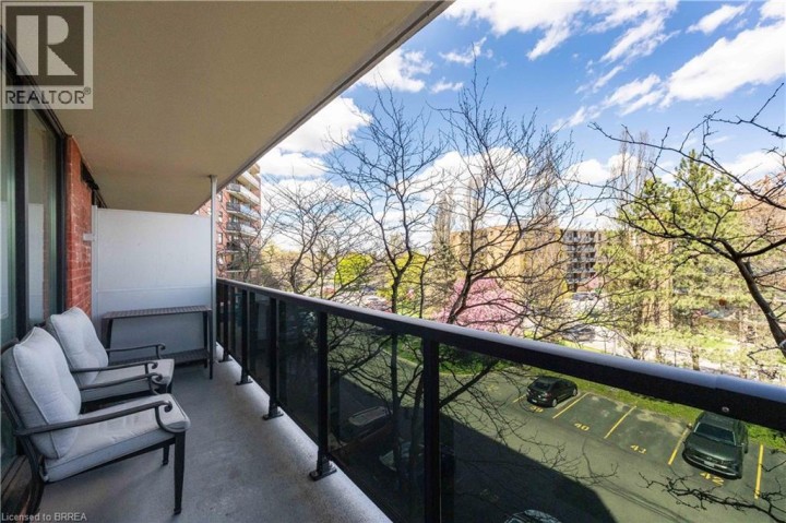Photo 9 at 401 - 9 Bonheur Court, Lynden Hills, Brantford
