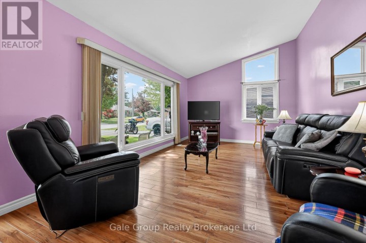 Photo 10 at 308 Willowgrove Crescent, Woodstock - North, Woodstock
