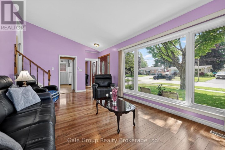 Photo 11 at 308 Willowgrove Crescent, Woodstock - North, Woodstock