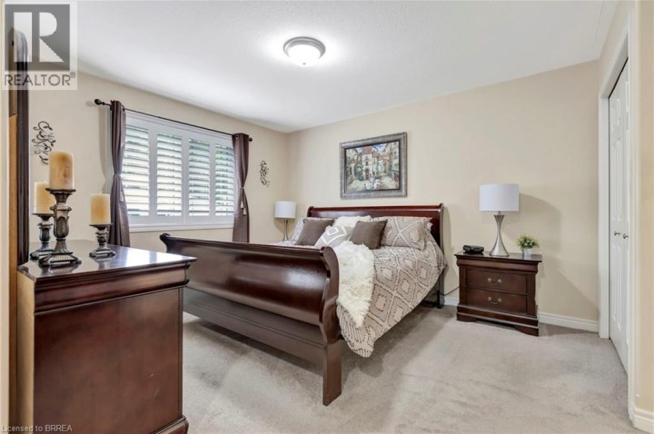 Photo 10 at 10 Stratford Terrace, Hillcrest, Brantford