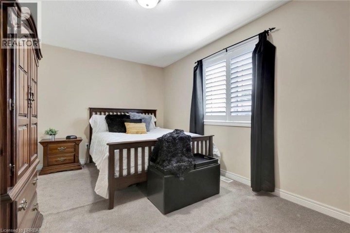 Photo 12 at 10 Stratford Terrace, Hillcrest, Brantford