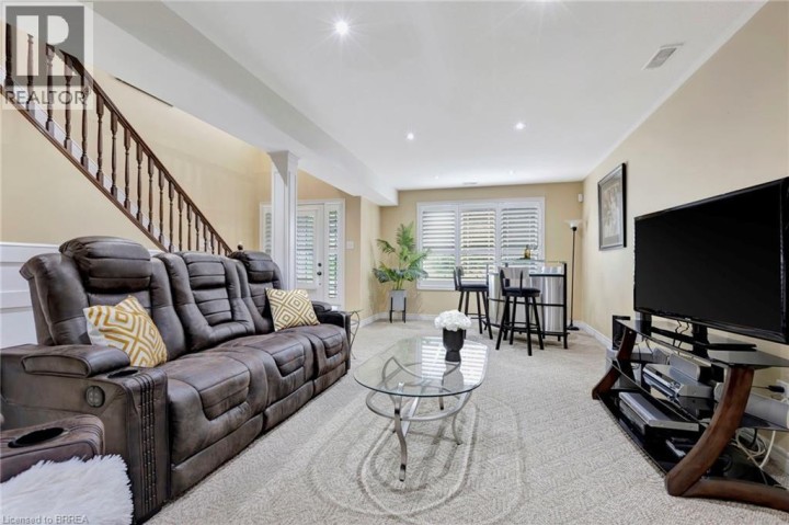 Photo 14 at 10 Stratford Terrace, Hillcrest, Brantford