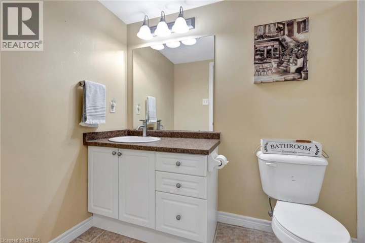 Photo 17 at 10 Stratford Terrace, Hillcrest, Brantford