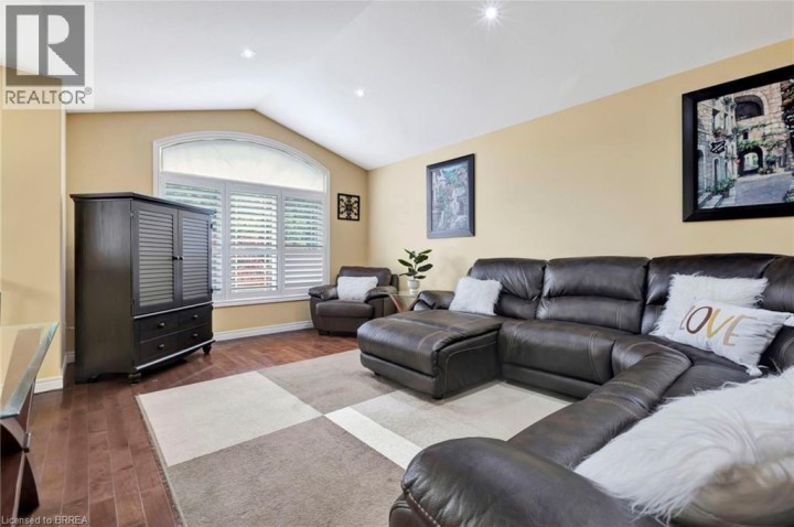 Photo 5 at 10 Stratford Terrace, Hillcrest, Brantford