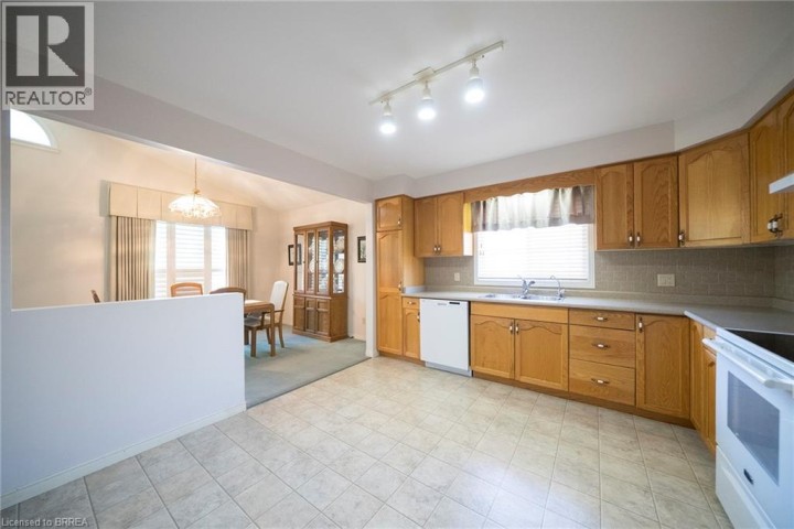 Photo 10 at 23 Trillium Way, Brier Park, Brantford