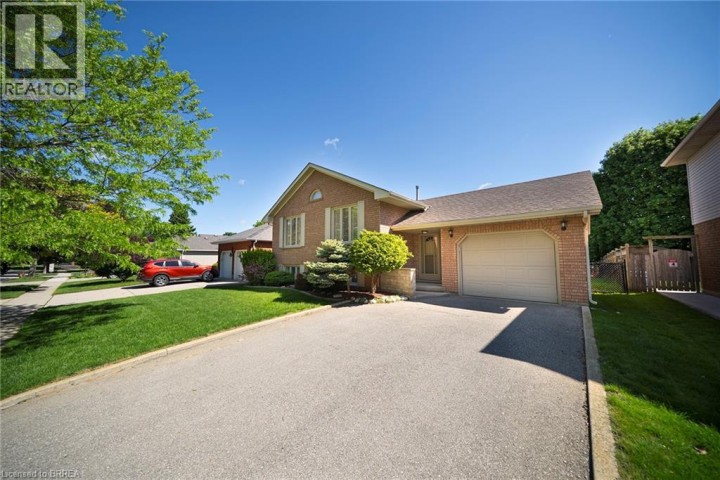 Photo 2 at 23 Trillium Way, Brier Park, Brantford