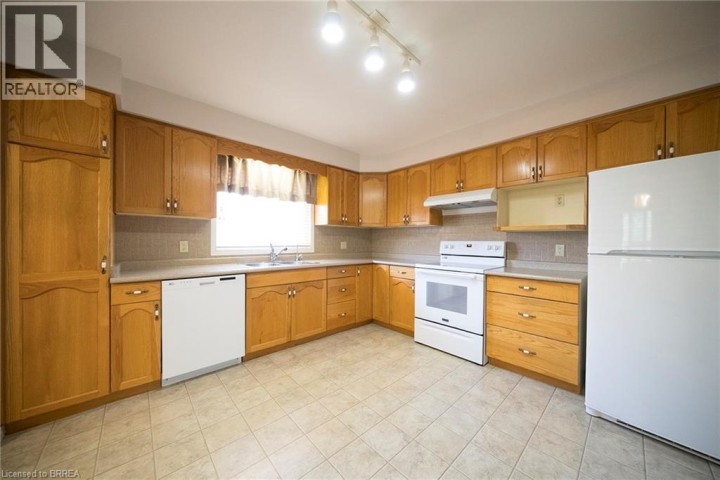 Photo 9 at 23 Trillium Way, Brier Park, Brantford