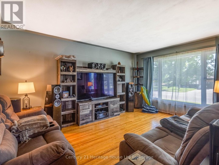 Photo 12 at 153 N Springbank Avenue, Woodstock - North, Woodstock