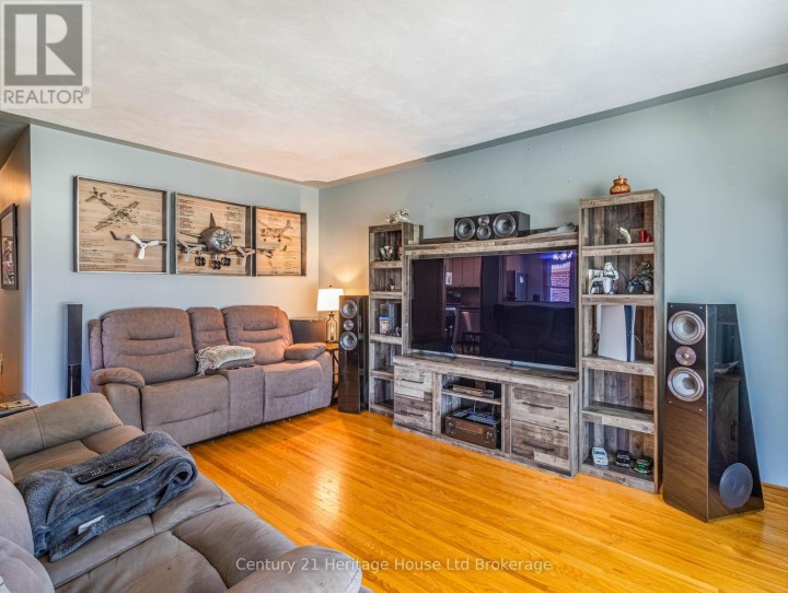 Photo 13 at 153 N Springbank Avenue, Woodstock - North, Woodstock