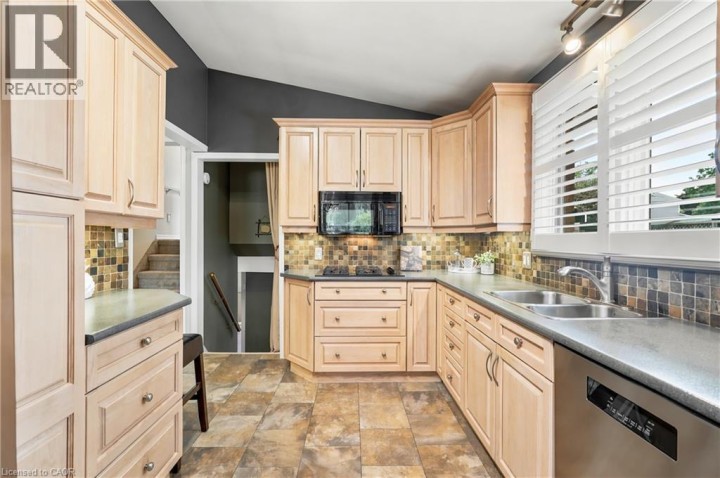Photo 12 at 45 Tanglewood Terrace, Brier Park, Brantford