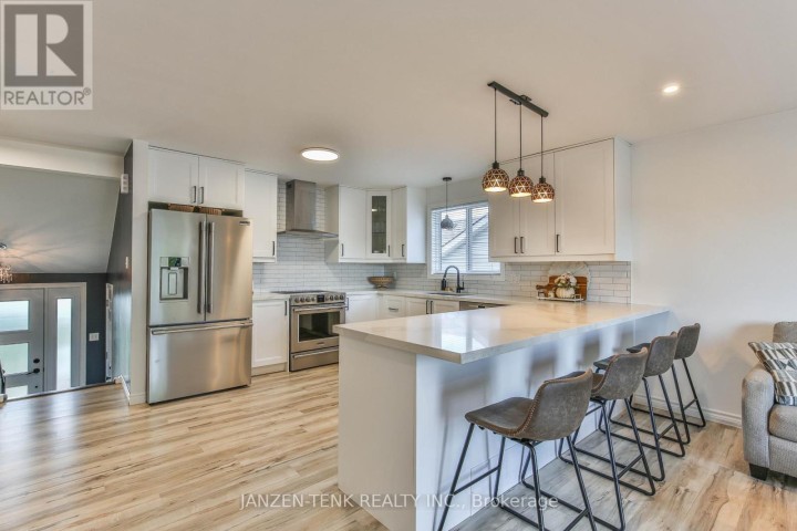 Photo 7 at 22 Beckett Boulevard, Tillsonburg