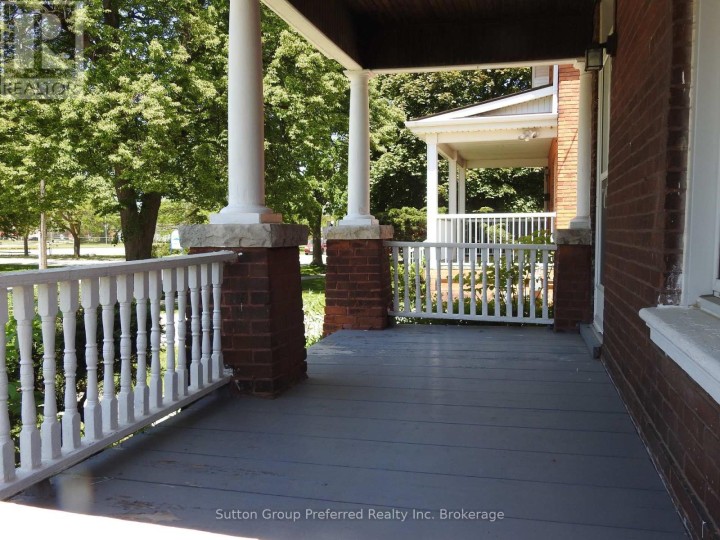 Photo 3 at 89 Grand Street, Brantford