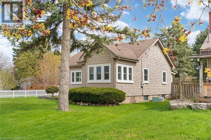 Photo 2 at 111 Tollgate Road, Sky Acres, Brantford