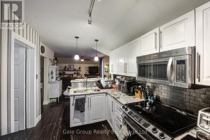 Photo 4 at 83 Oxford Street, Woodstock - North, Woodstock