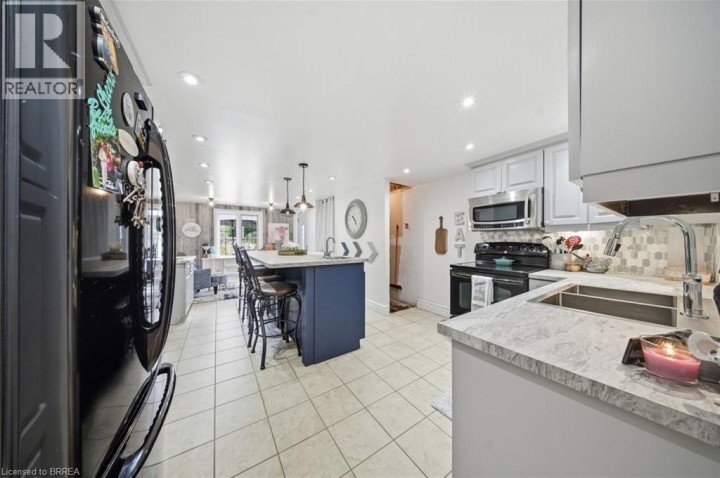 Photo 10 at 62 East Avenue, Victoria / Arthur, Brantford