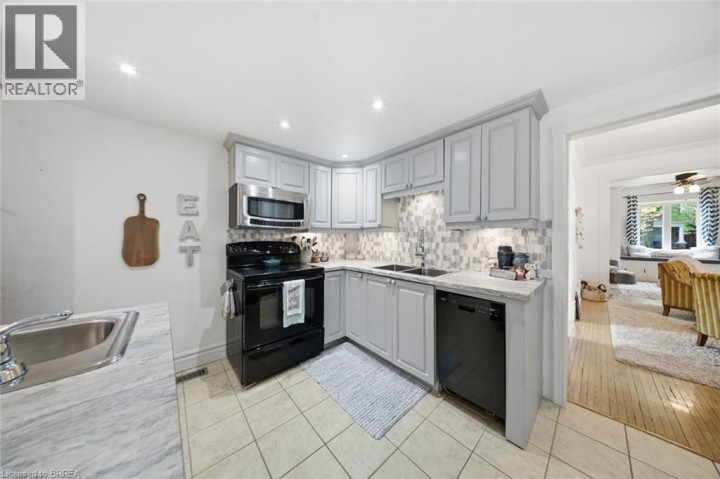 Photo 11 at 62 East Avenue, Victoria / Arthur, Brantford