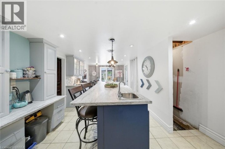 Photo 13 at 62 East Avenue, Victoria / Arthur, Brantford