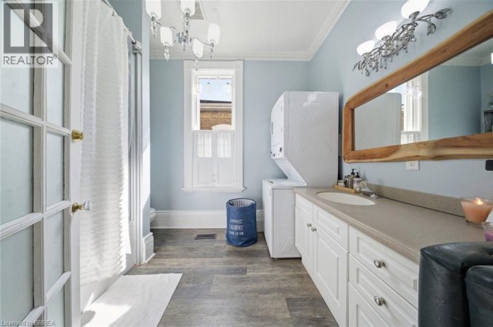 Photo 17 at 62 East Avenue, Victoria / Arthur, Brantford