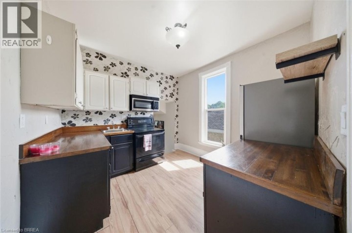 Photo 19 at 62 East Avenue, Victoria / Arthur, Brantford