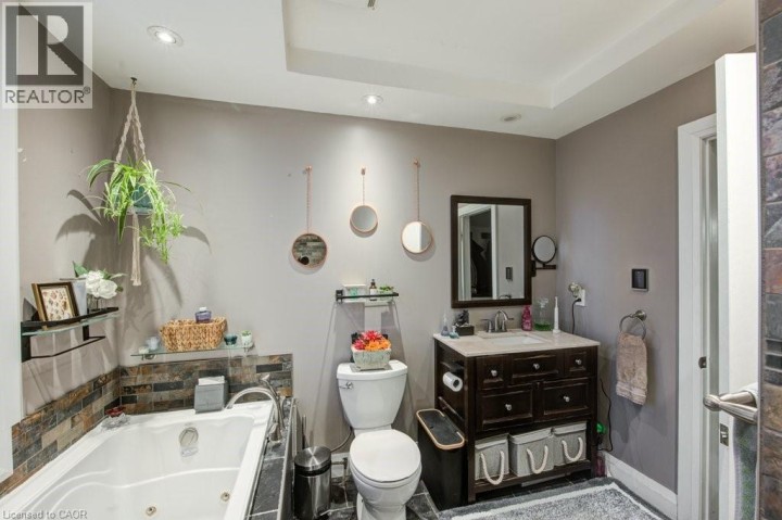 Photo 4 at 83 Oxford Street, Woodstock - North, Woodstock