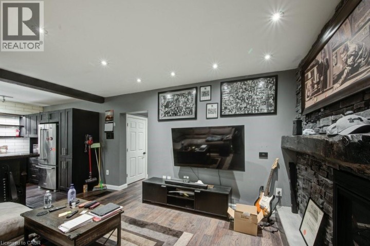 Photo 5 at 83 Oxford Street, Woodstock - North, Woodstock