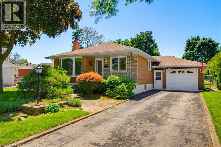 Photo 3 at 11 Marshall Street, Fairview / Greenbrier, Brantford