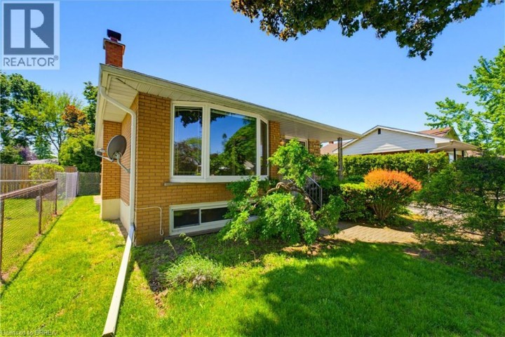 Photo 4 at 11 Marshall Street, Fairview / Greenbrier, Brantford