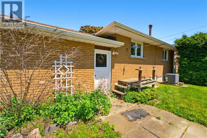Photo 8 at 11 Marshall Street, Fairview / Greenbrier, Brantford