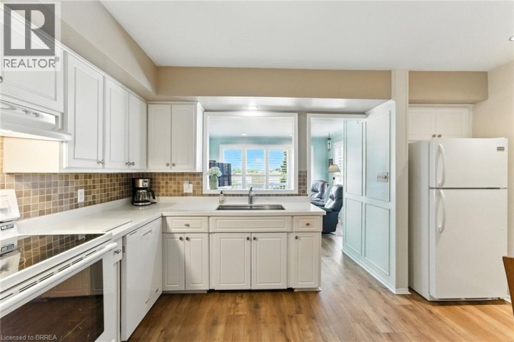 Photo 10 at 207 Robinson Road, Brant Pk / Rest Acres, Brantford