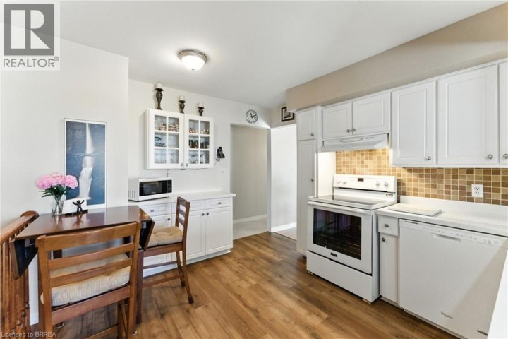 Photo 11 at 207 Robinson Road, Brant Pk / Rest Acres, Brantford