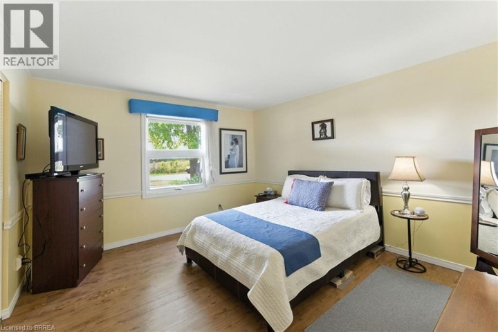 Photo 14 at 207 Robinson Road, Brant Pk / Rest Acres, Brantford