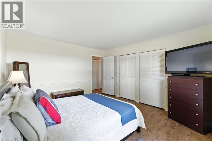 Photo 15 at 207 Robinson Road, Brant Pk / Rest Acres, Brantford
